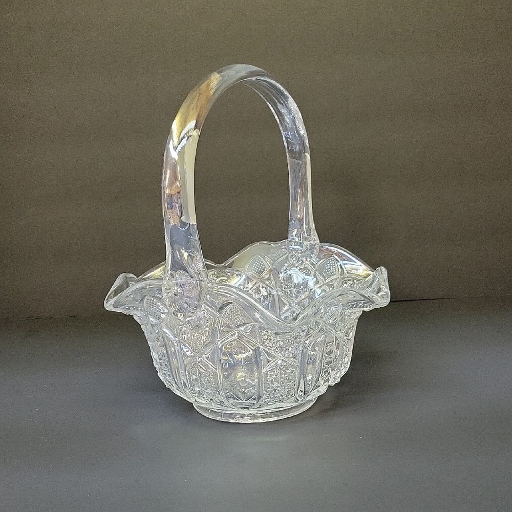 VINTAGE MID-20th CENTURY L.E. SMITH GLASS COMPANY - GLASS BASKET CANDY DISH